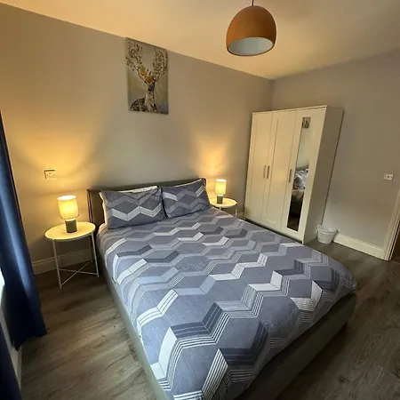 Cosy And Central Abbey Street Apt